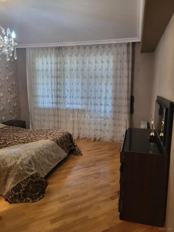 Satılır 3 otaqlı mənzil 130 m²