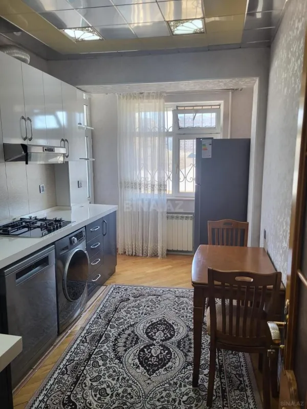 Satılır 3 otaqlı mənzil 130 m²