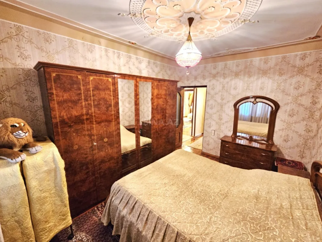 Satılır 5 otaqlı mənzil 120 m²