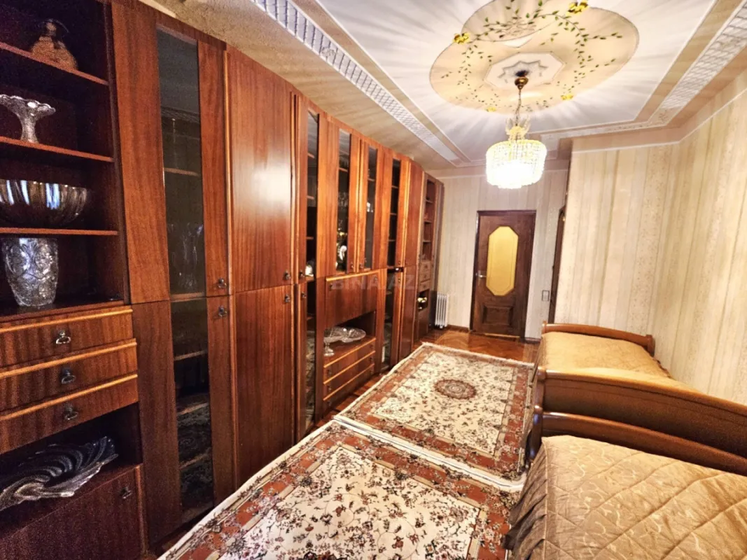 Satılır 5 otaqlı mənzil 120 m²