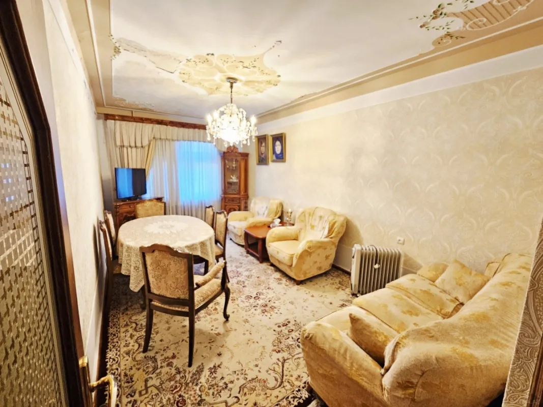 Satılır 5 otaqlı mənzil 120 m²