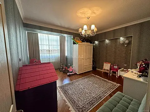Satılır 3 otaqlı mənzil 130 m²