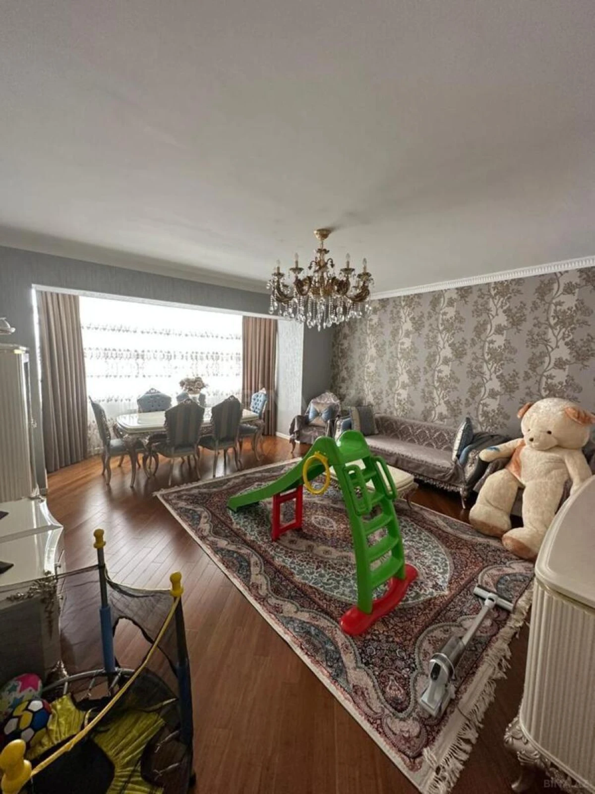 Satılır 3 otaqlı mənzil 130 m²