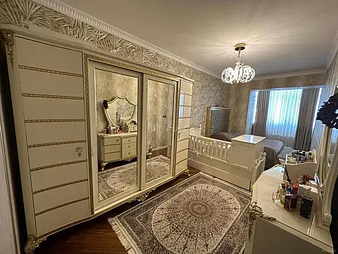 Satılır 3 otaqlı mənzil 130 m²