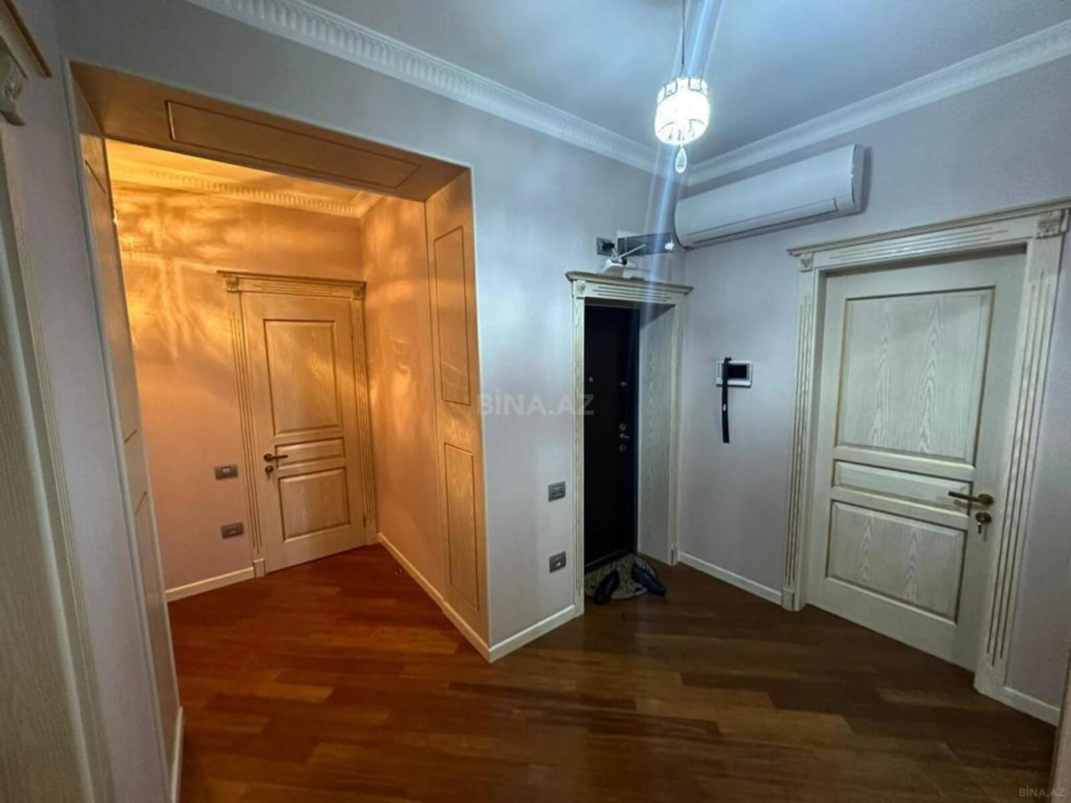 Satılır 3 otaqlı mənzil 130 m²