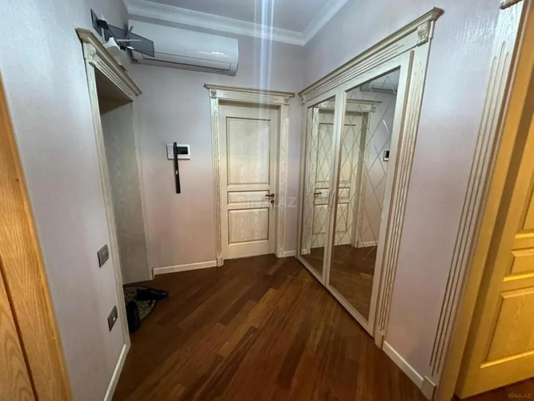 Satılır 3 otaqlı mənzil 130 m²