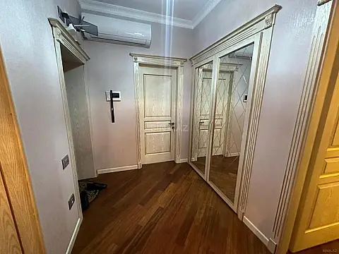 Satılır 3 otaqlı mənzil 130 m²
