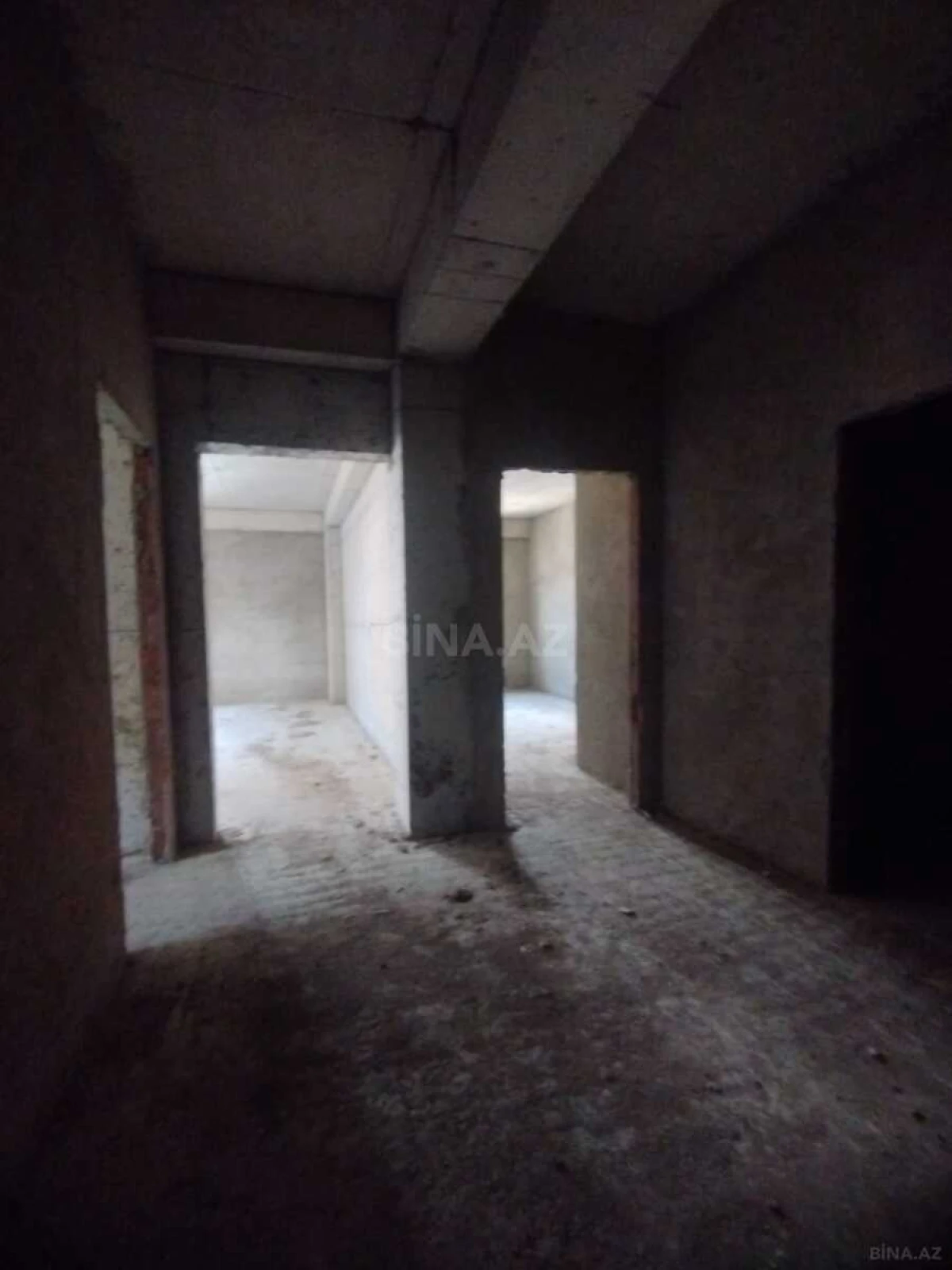 Satılır 3 otaqlı mənzil 131 m²