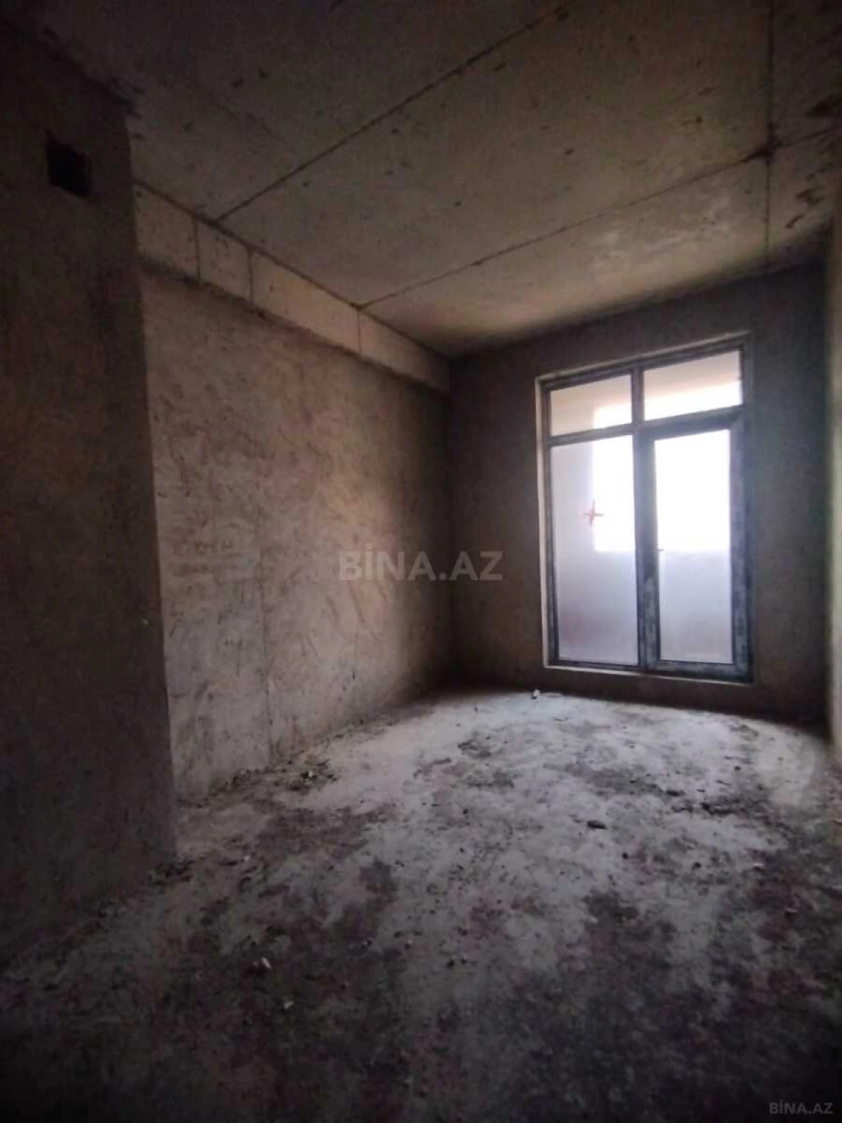 Satılır 3 otaqlı mənzil 131 m²