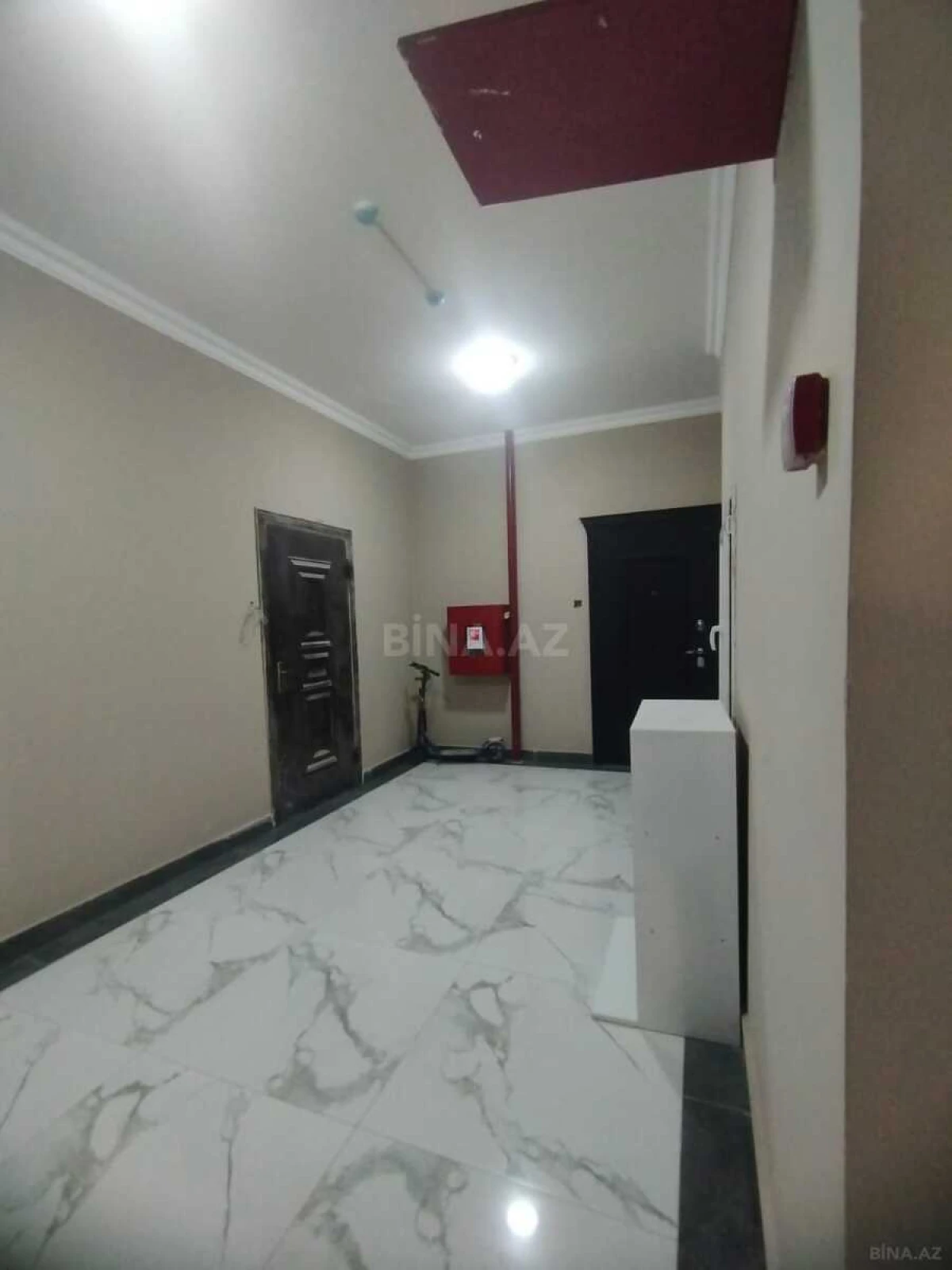 Satılır 3 otaqlı mənzil 131 m²