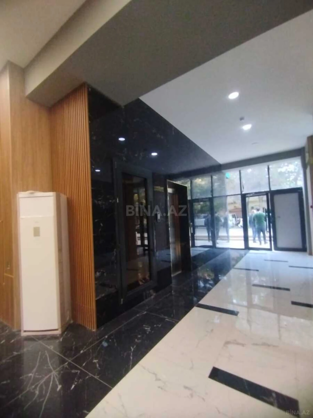 Satılır 3 otaqlı mənzil 131 m²