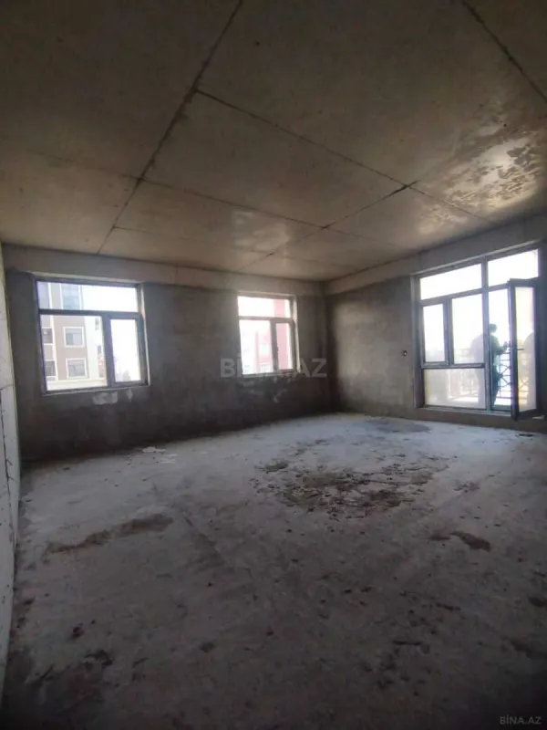 Satılır 3 otaqlı mənzil 131 m²