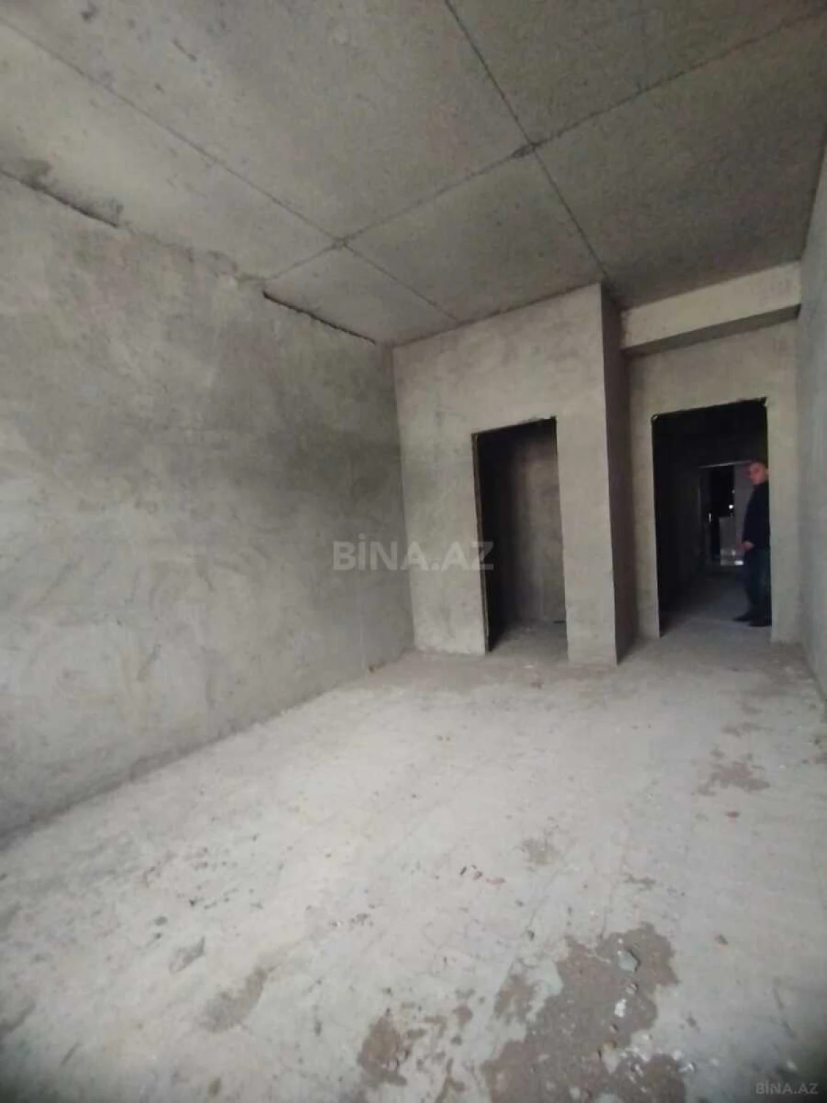 Satılır 3 otaqlı mənzil 131 m²