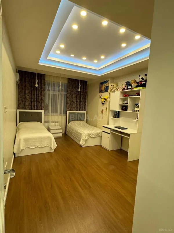 Satılır 4 otaqlı mənzil 167 m²