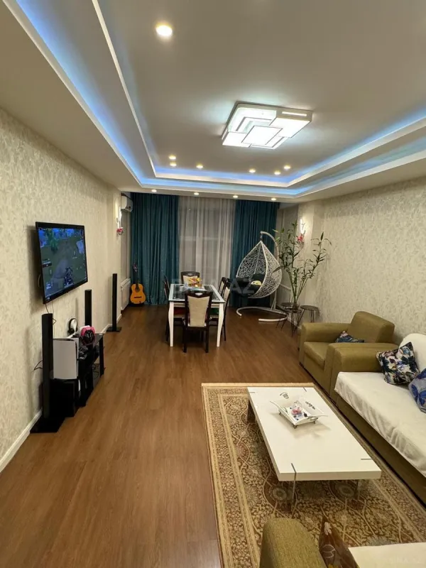 Satılır 4 otaqlı mənzil 167 m²