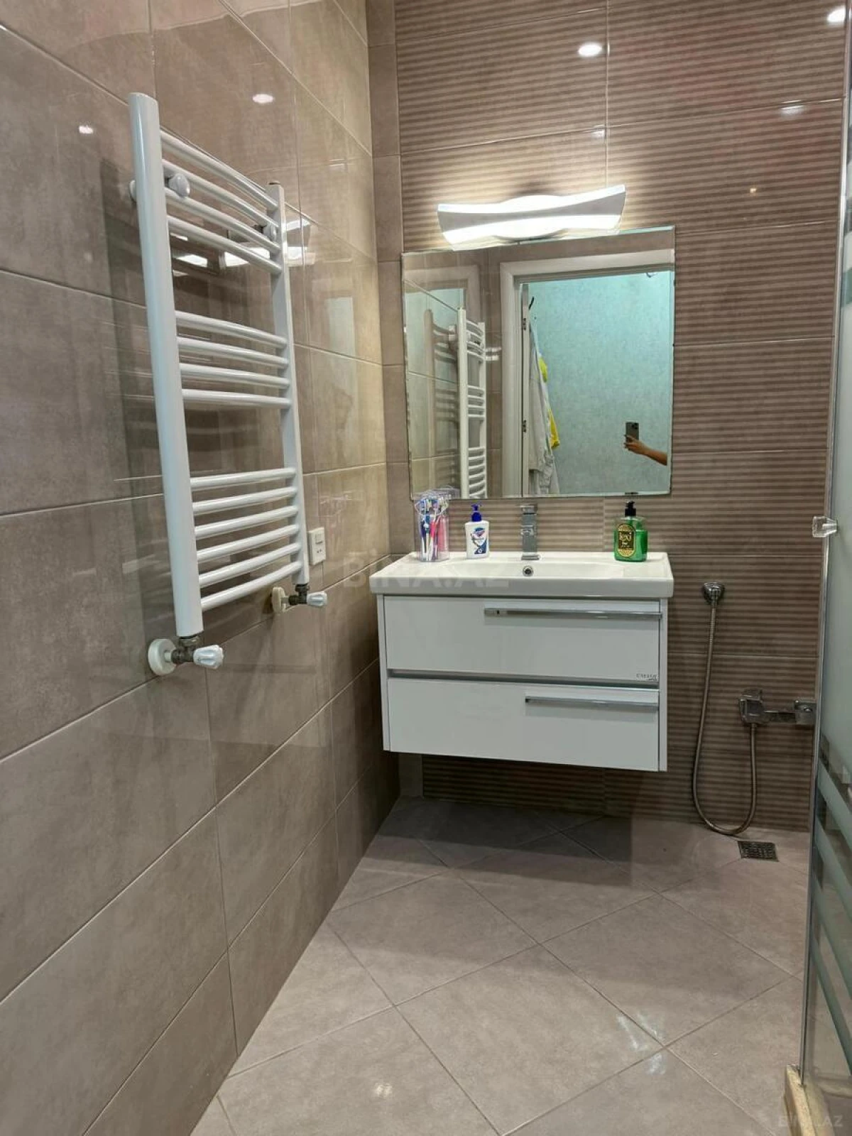Satılır 4 otaqlı mənzil 167 m²