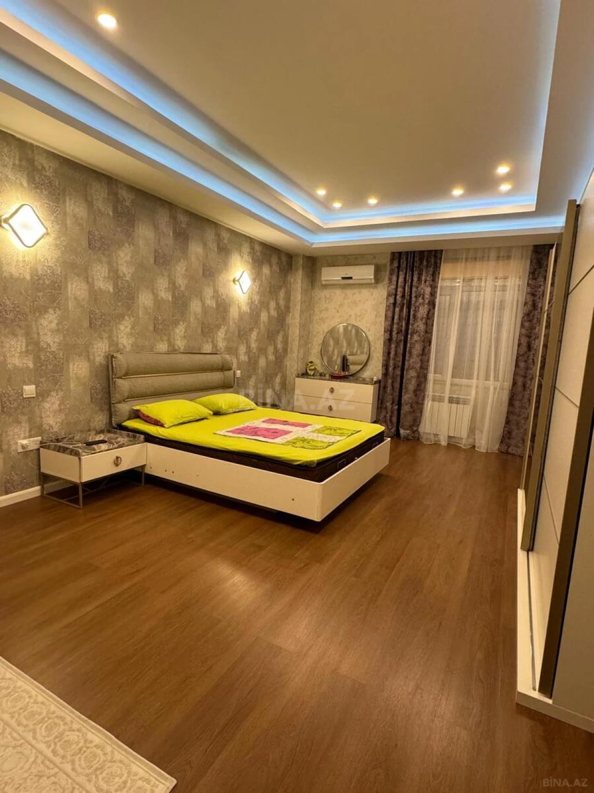 Satılır 4 otaqlı mənzil 167 m²