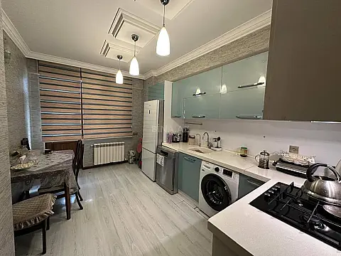 Satılır 3 otaqlı mənzil 130 m²