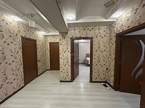 Satılır 3 otaqlı mənzil 130 m²