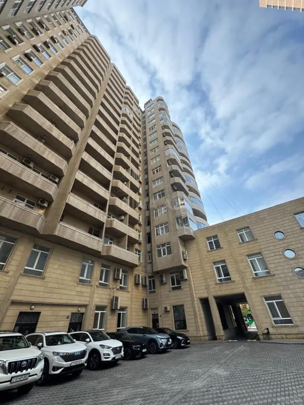 Satılır 3 otaqlı mənzil 170 m²
