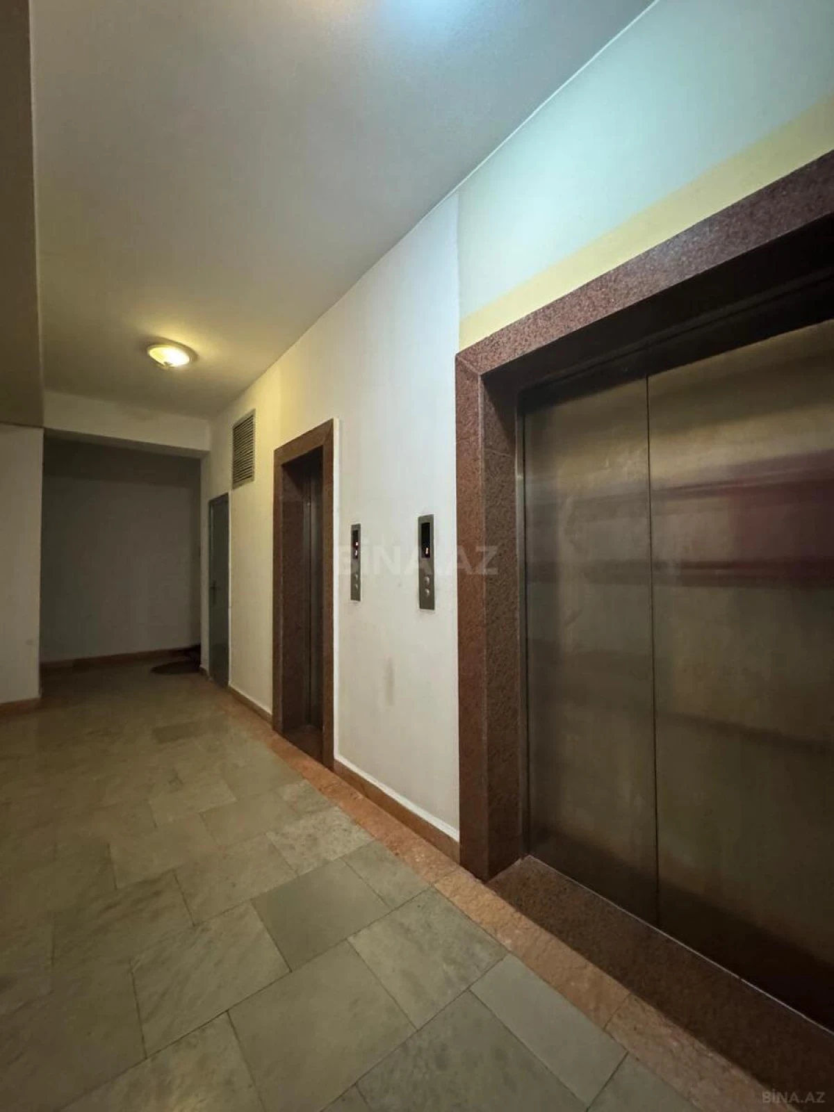 Satılır 2 otaqlı mənzil 126 m²