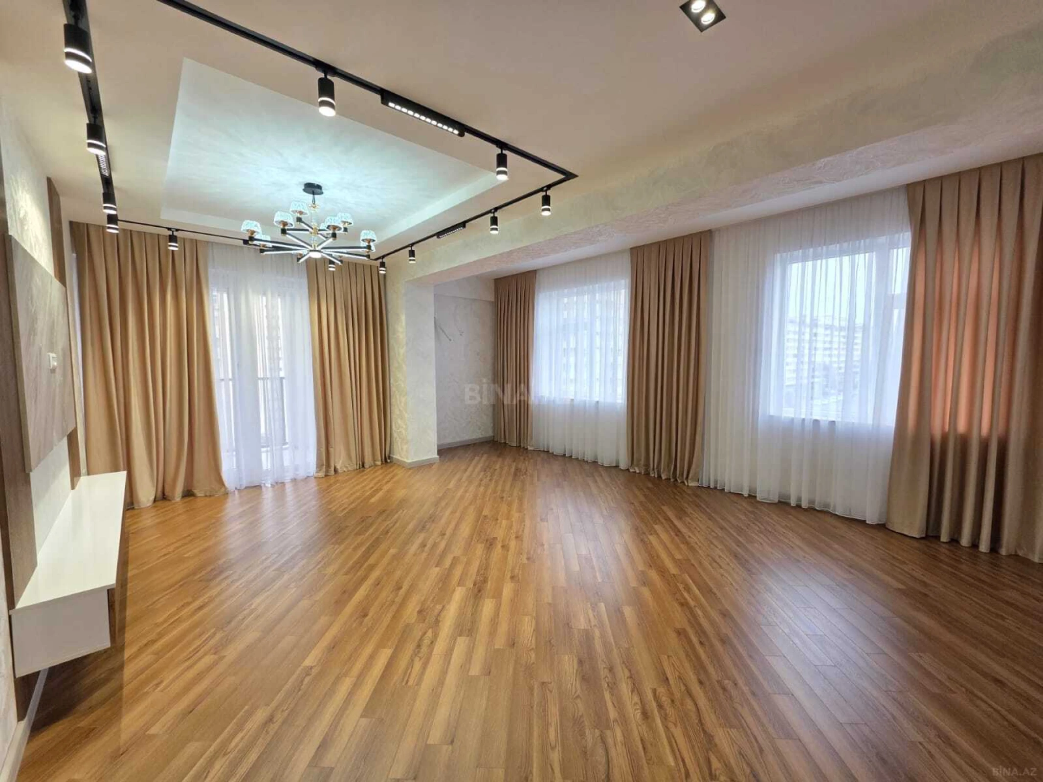 Satılır 3 otaqlı mənzil 127 m²