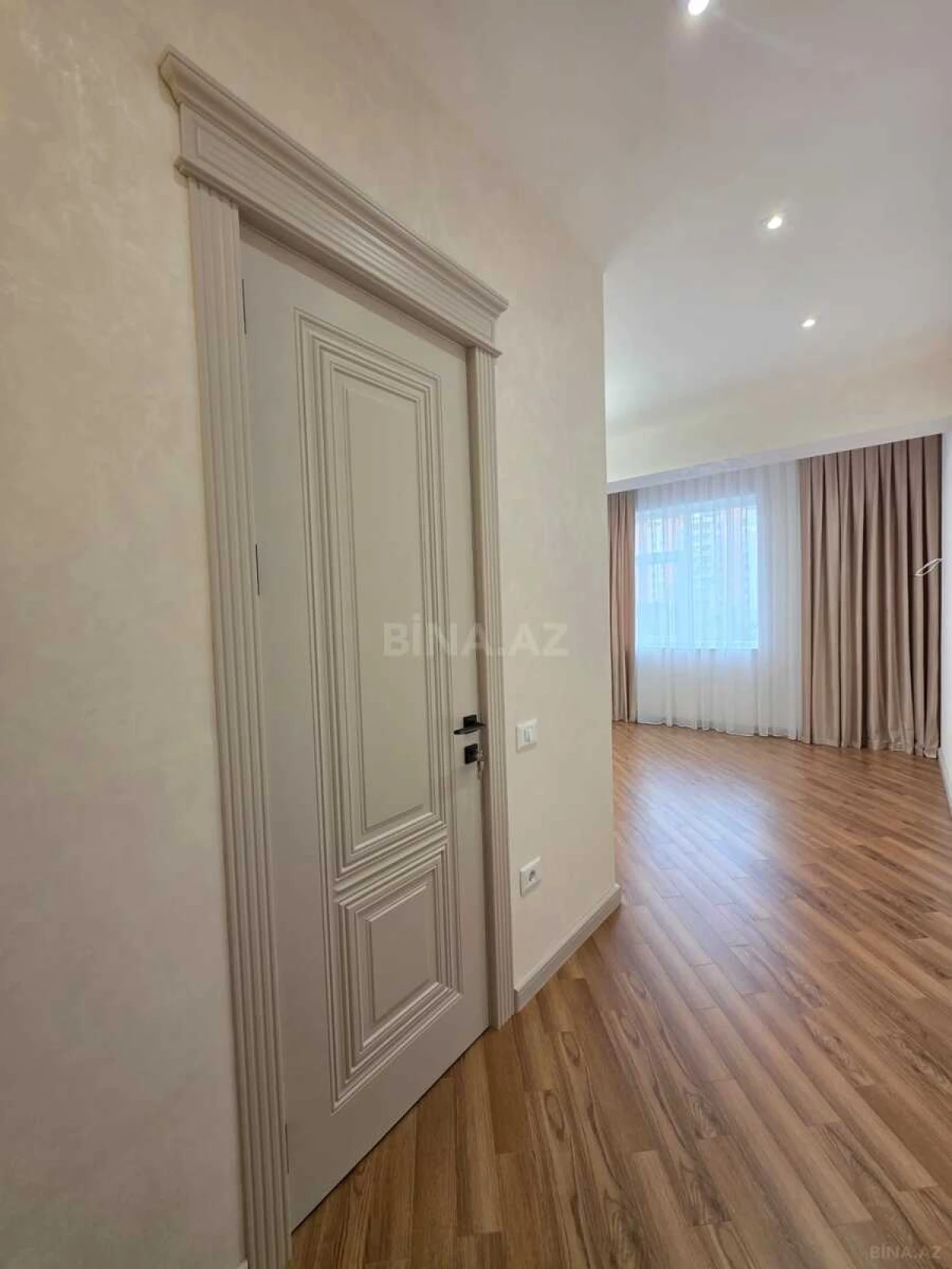 Satılır 3 otaqlı mənzil 127 m²