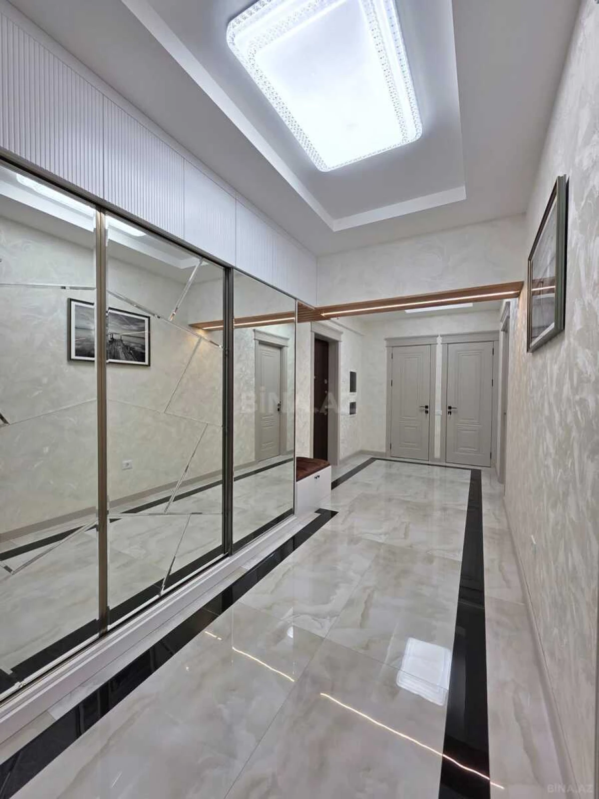 Satılır 3 otaqlı mənzil 127 m²
