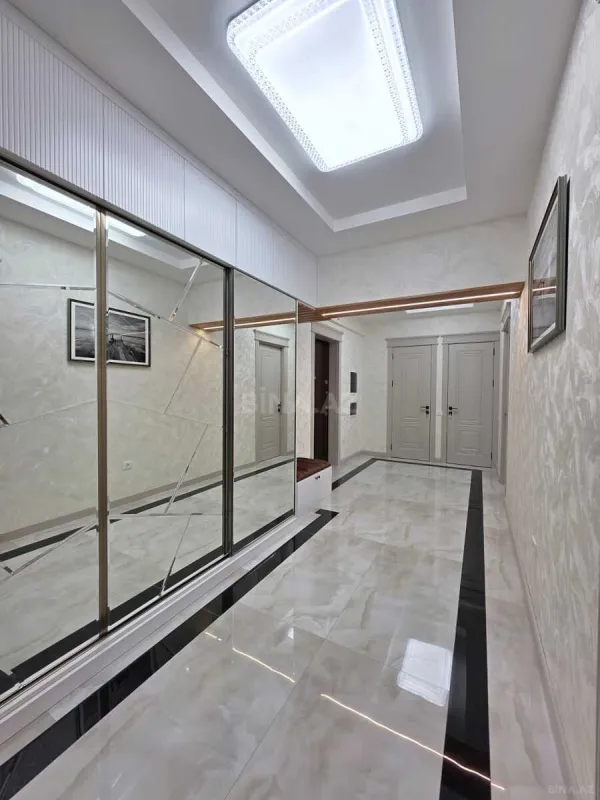 Satılır 3 otaqlı mənzil 127 m²