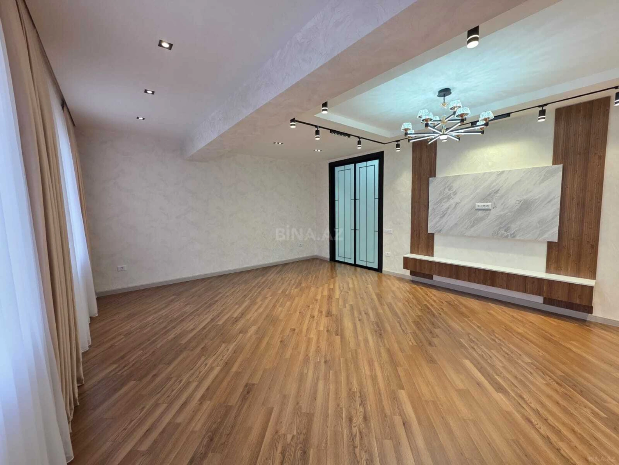 Satılır 3 otaqlı mənzil 127 m²