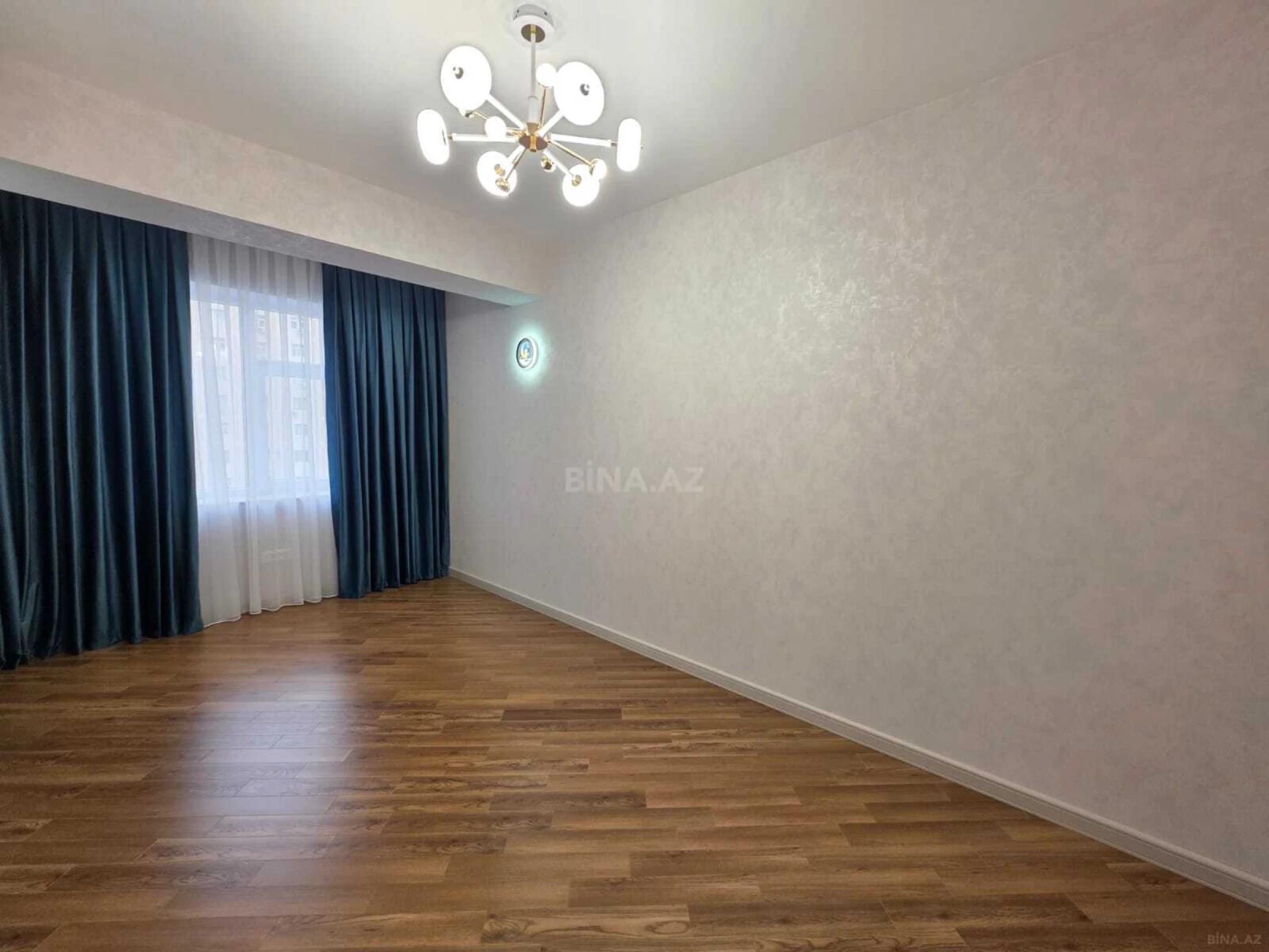 Satılır 3 otaqlı mənzil 127 m²