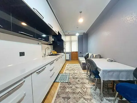 Kirayə verilir 3 otaqlı mənzil 150 m²