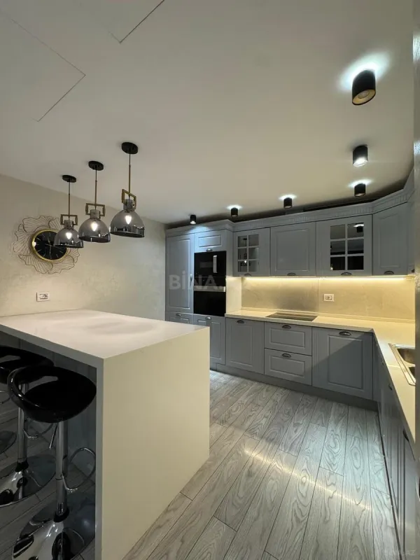 Kirayə verilir 3 otaqlı mənzil 150 m²