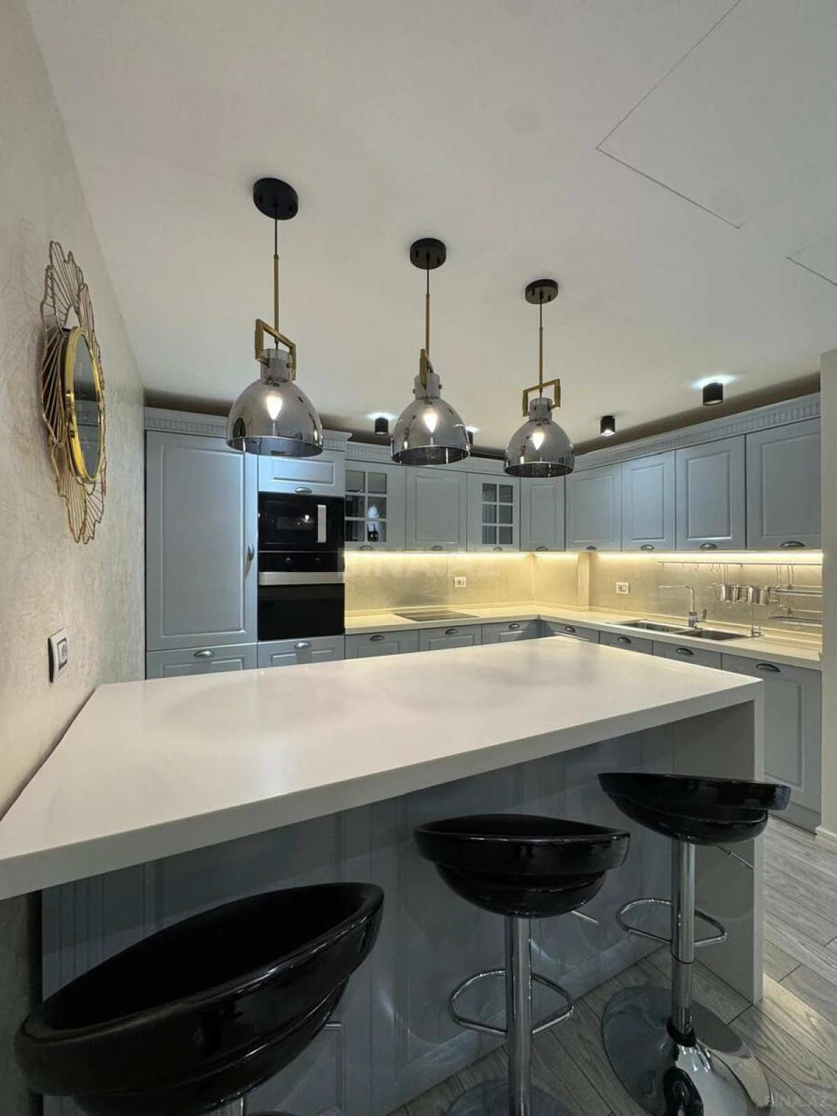 Kirayə verilir 3 otaqlı mənzil 150 m²