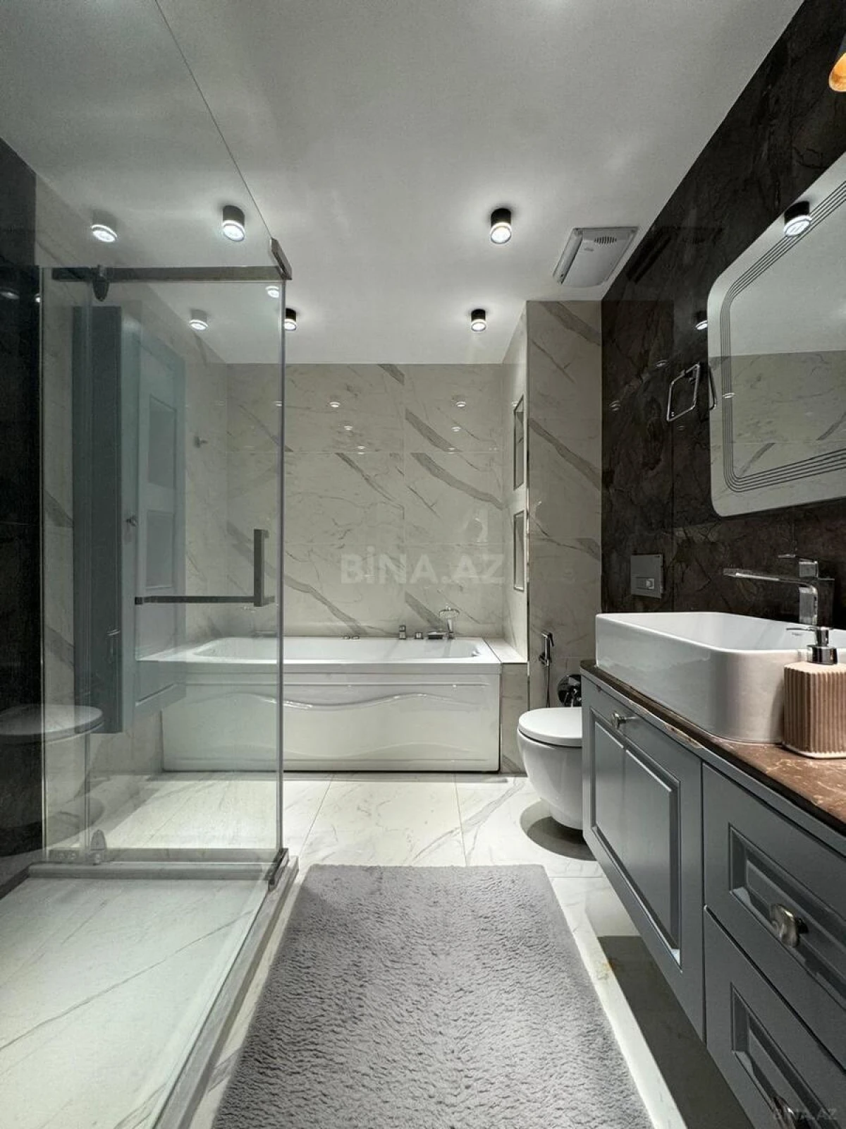 Kirayə verilir 3 otaqlı mənzil 150 m²