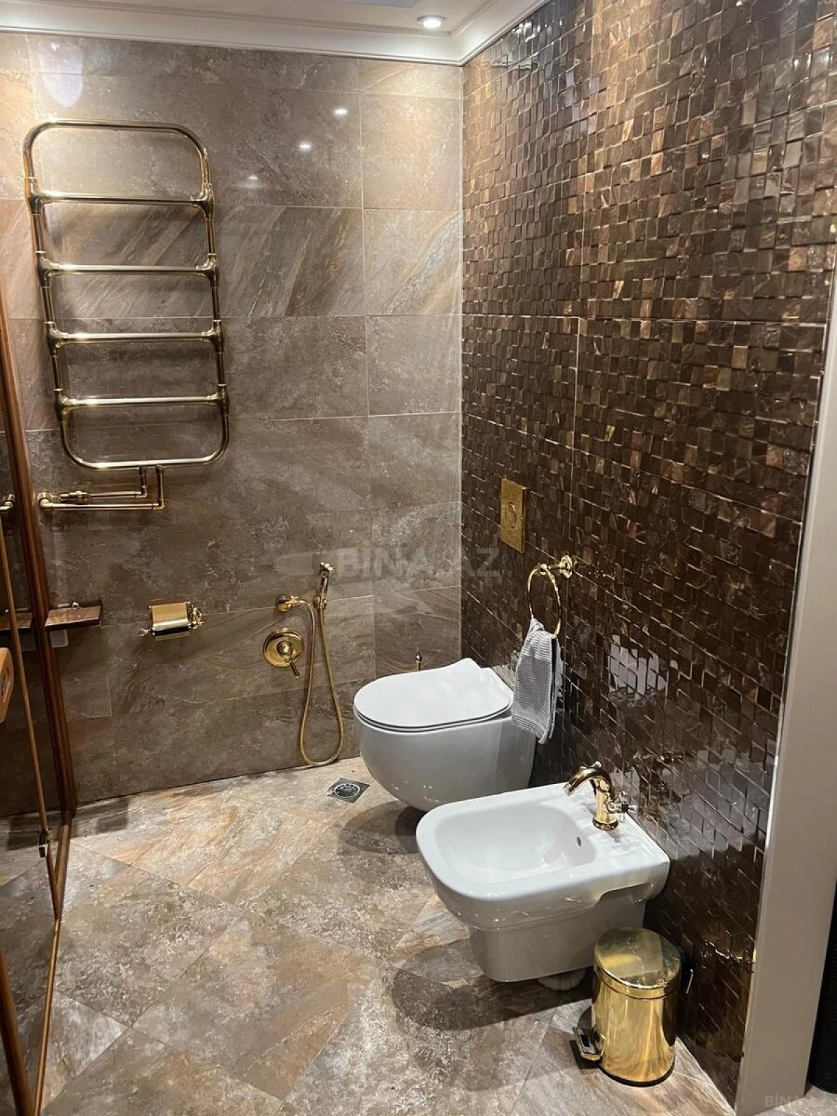 Kirayə verilir 5 otaqlı mənzil 400 m²