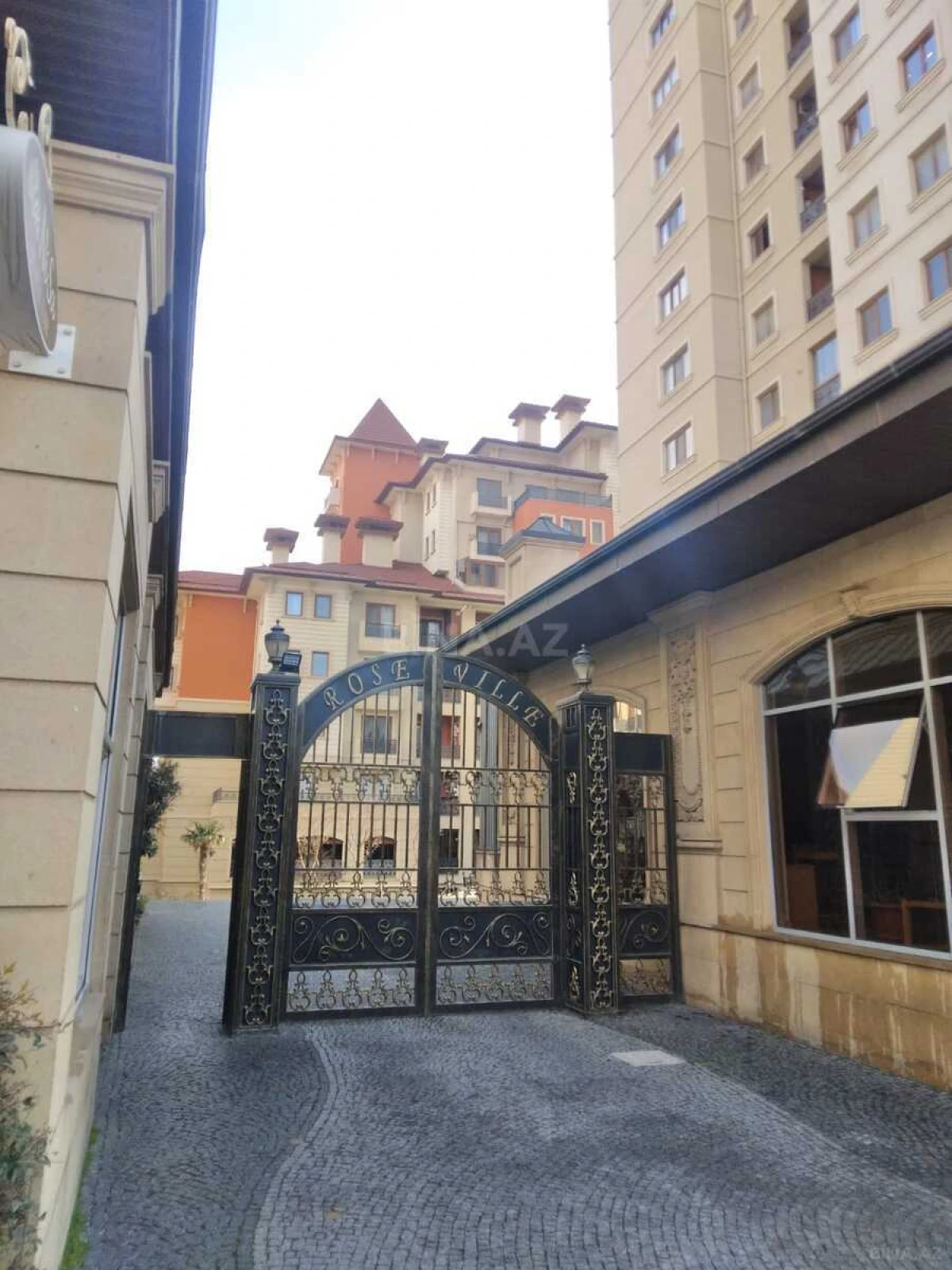 Kirayə verilir 5 otaqlı mənzil 400 m²