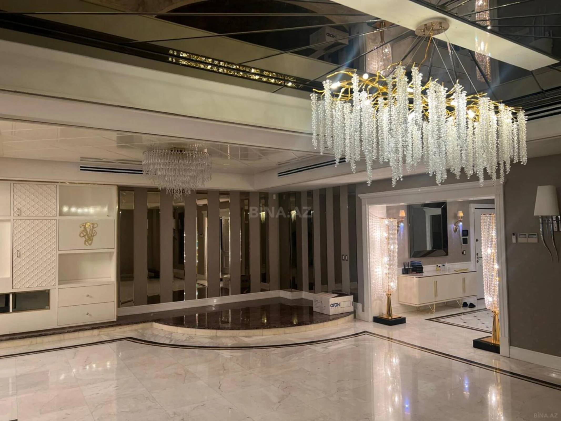 Kirayə verilir 5 otaqlı mənzil 400 m²