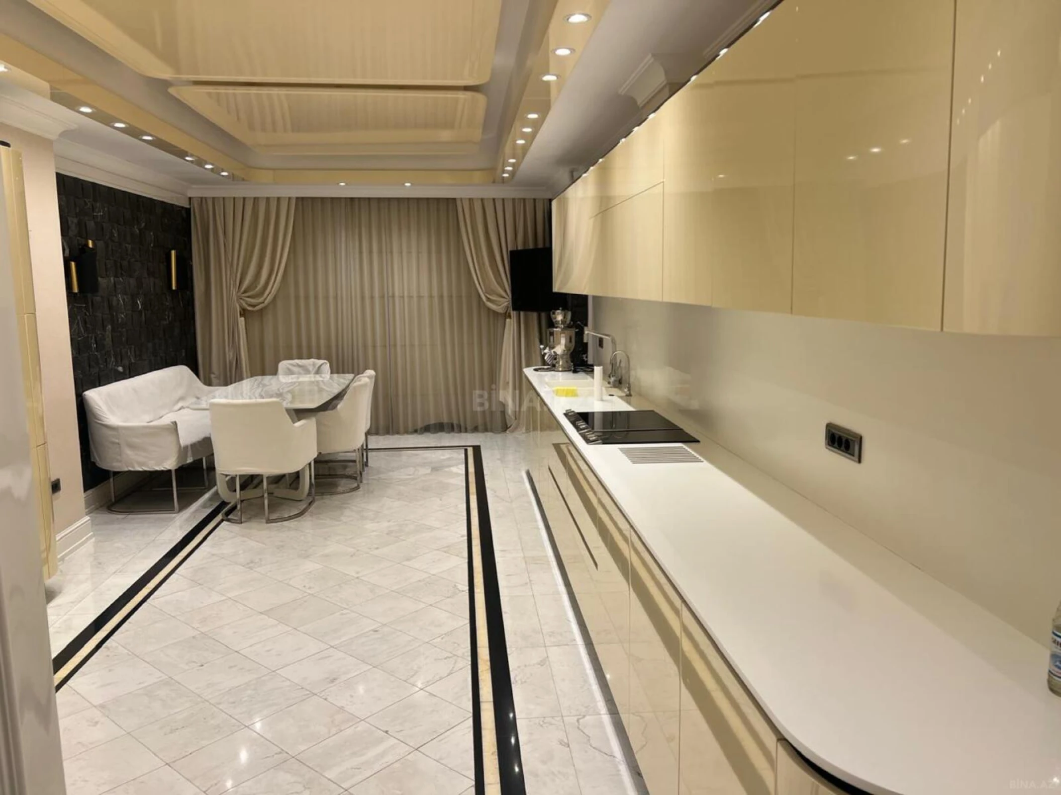 Kirayə verilir 5 otaqlı mənzil 400 m²