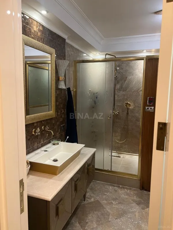 Kirayə verilir 5 otaqlı mənzil 400 m²