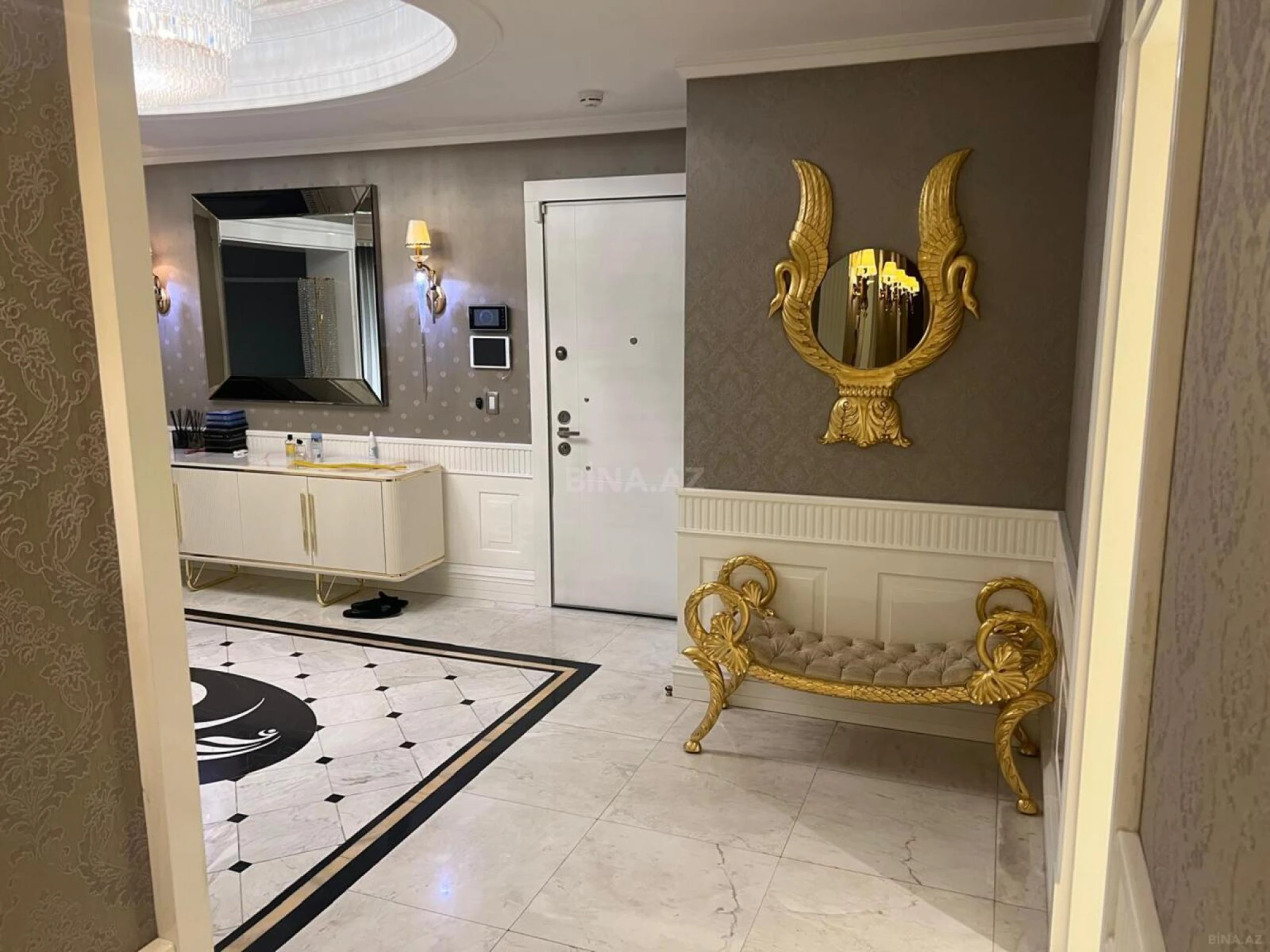 Kirayə verilir 5 otaqlı mənzil 400 m²