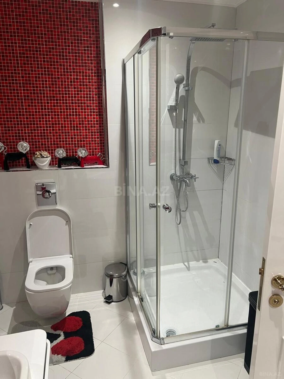 Kirayə verilir 5 otaqlı mənzil 400 m²