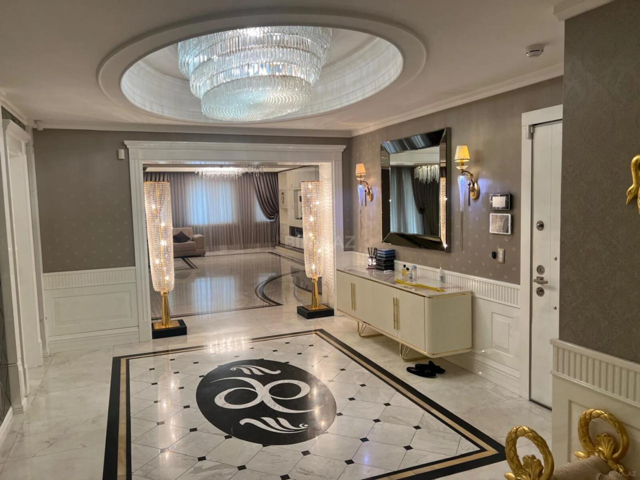 Kirayə verilir 5 otaqlı mənzil 400 m²