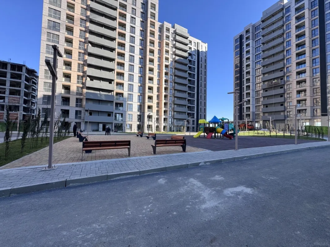 Satılır 3 otaqlı mənzil 101.2 m²