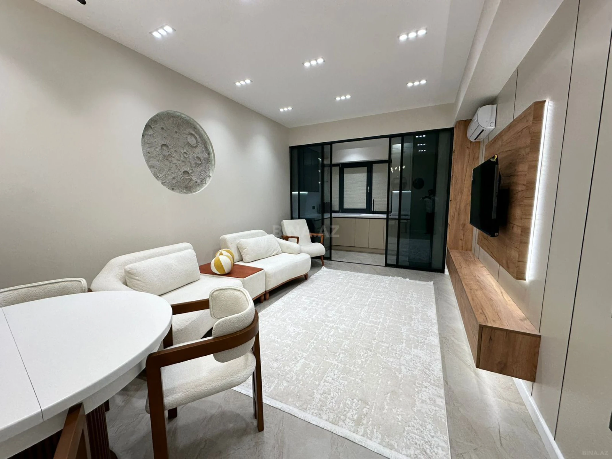 Kirayə verilir 2 otaqlı mənzil 65 m²