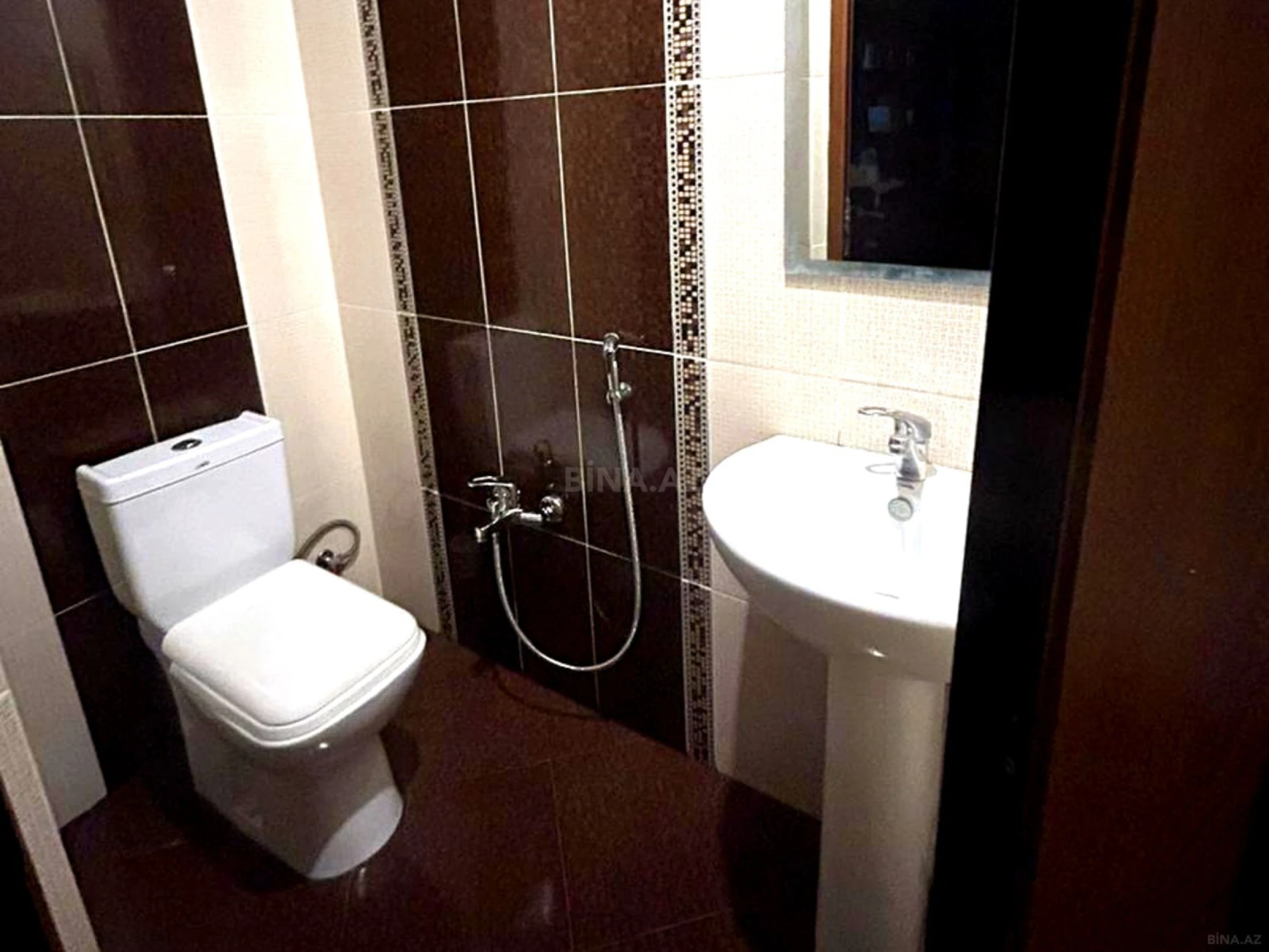 Satılır 4 otaqlı mənzil 134 m²