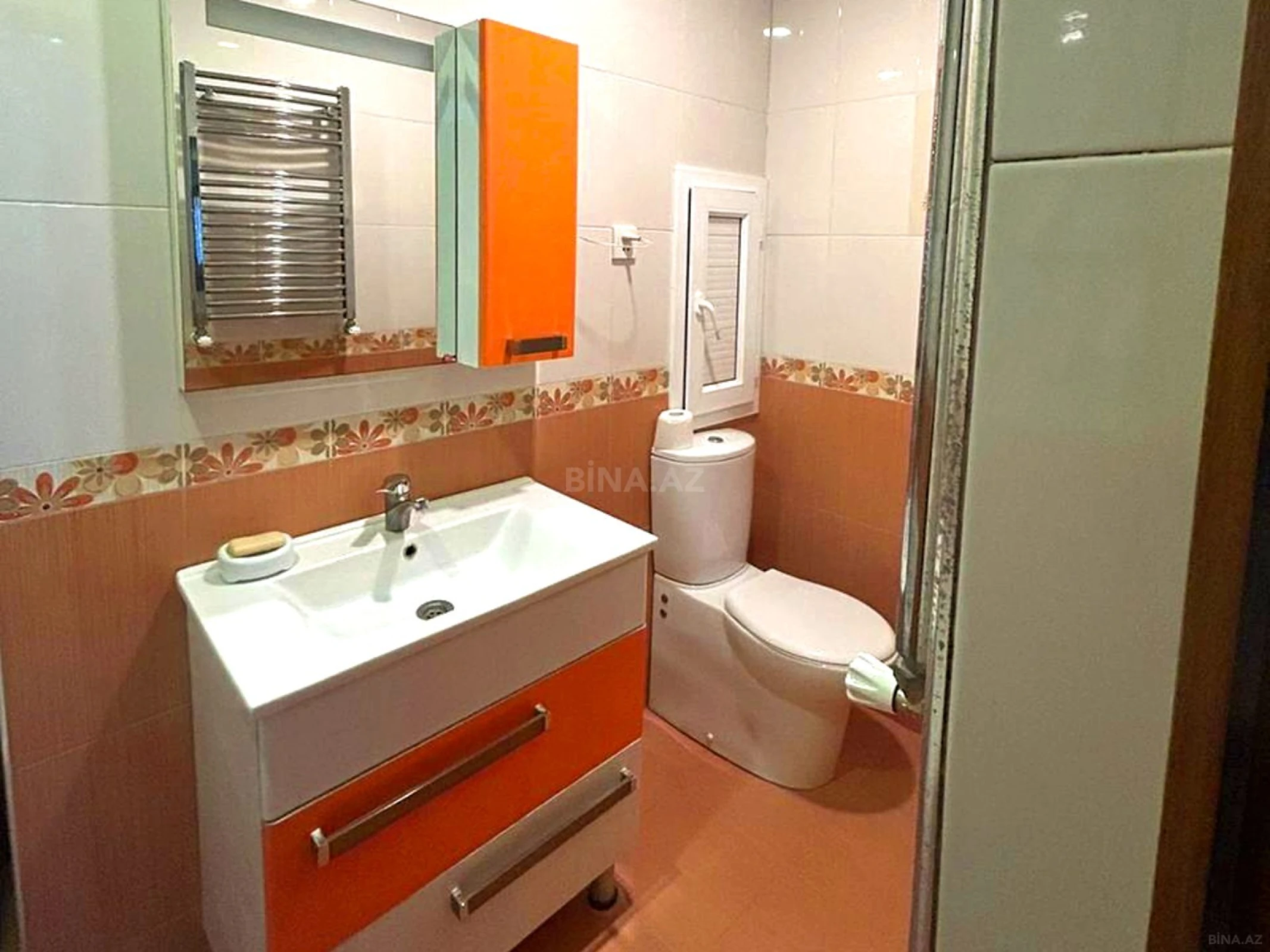 Satılır 4 otaqlı mənzil 134 m²