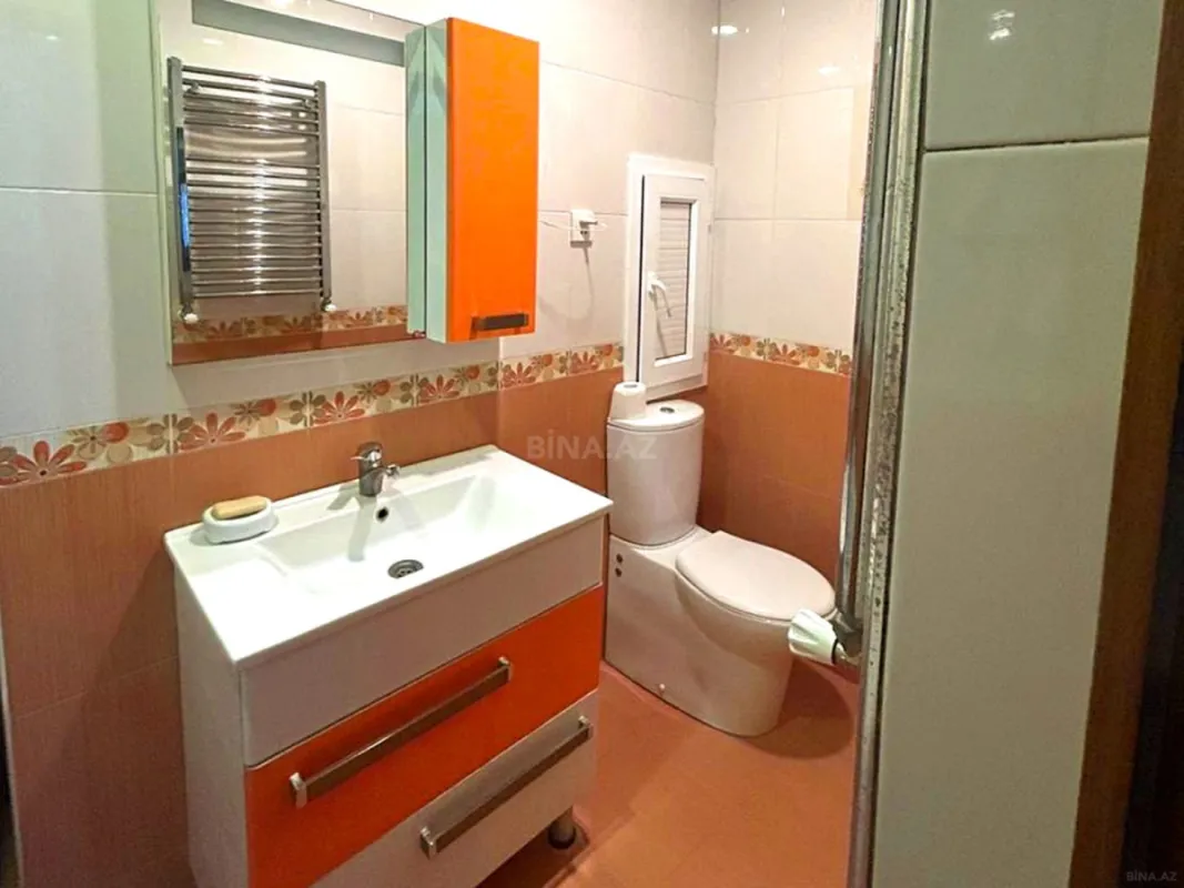 Satılır 4 otaqlı mənzil 134 m²