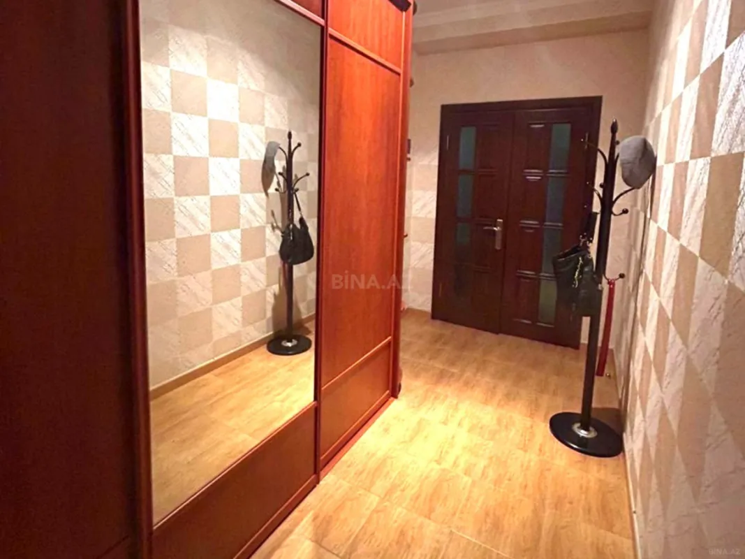 Satılır 4 otaqlı mənzil 134 m²
