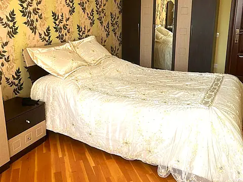 Satılır 4 otaqlı mənzil 134 m²